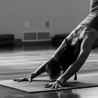 ginny-rose-stewart-UxkcSzRWM2s-unsplash yoga