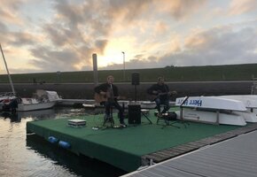 Live-Konzert im Sportboothafen mit Tone Fish